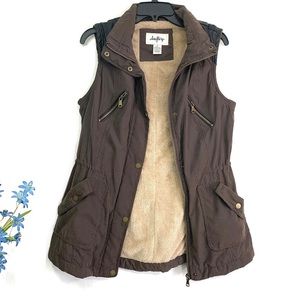 Daytrip Women's Brown Faux Fur Sleeveless Zippered Utility Canvas Vest